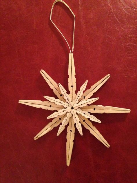 Clothes Pin Art Projects, Clothes Pin Stars, Cloth Pin Crafts, Mini Clothespin Crafts, Clothes Pin Crafts For Adults, Clothes Pin Angels, Crafts With Clothespins, Clothes Pin Ornaments, Clothespin Ornament