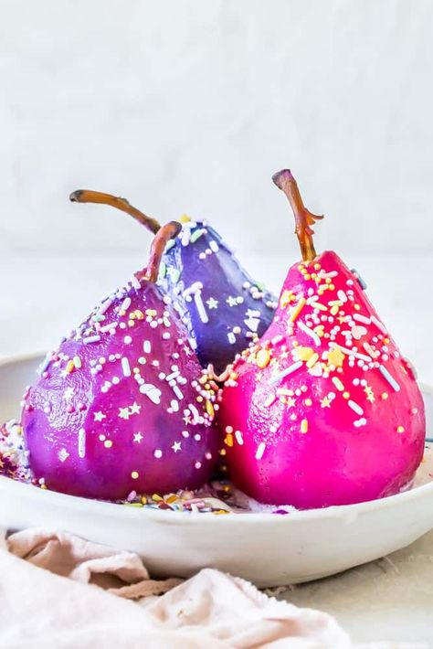 Rainbow Foods, Winter Fruit, Eat Pretty, Poached Pears, Rainbow Food, Superfood Powder, Food Dye, Vegan Dessert Recipes, Photographing Food