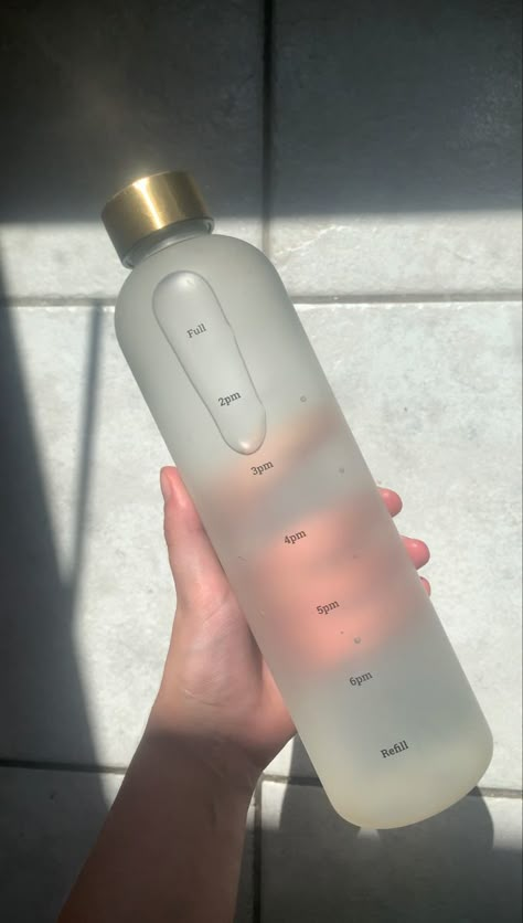 Hydrated Water, Aesthetic Water Bottle, 2l Water Bottle, Water Bottle Tracker, Clear Water Bottle, Aesthetic Water, Daily Water Intake, Water Aesthetic, Motivational Water Bottle