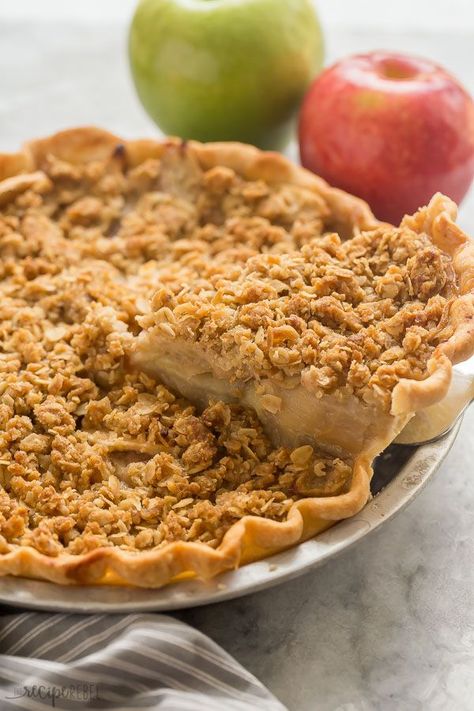 This Apple Crumble Pie is loaded with tender apples, warm spices, and a crunchy oat brown sugar streusel that takes it over the top! #applecrumble Apple Pie Crumble Topping, Dutch Apple Pie Topping, Apple Crumble Pie Recipe, Apple Crumble Topping, Oatmeal Crumble Topping, Apple Crisp Pie, Oat Crumble Topping, Apple Crumble Pie, Apple Crumble Recipe