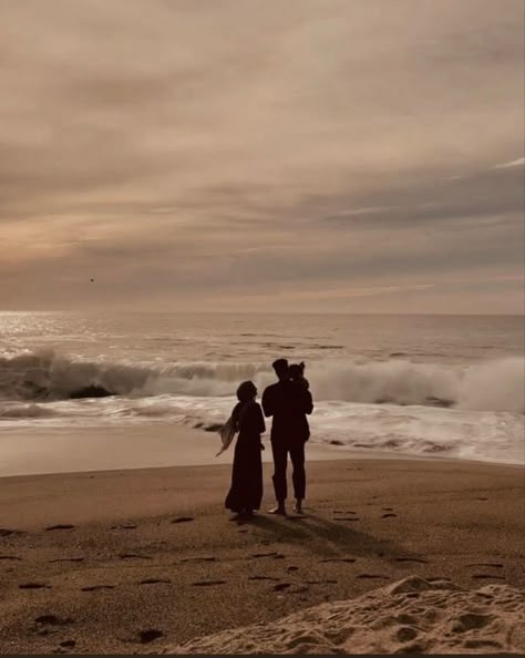 Cloudy Beach, You're My Sunshine, Halal Love, Muslim Couple Photography, Muslim Family, Love In Islam, Muslim Couple, Cute Muslim Couples, My Kind Of Love