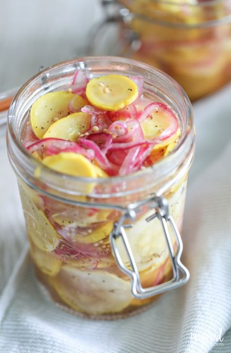 These Sweet Yellow Squash Pickles are a mouth-watering summer snack. #recipe #pickled #squash #yellowsquash #summer Yellow Squash Pickles, Pickled Squash Recipe, Pickled Squash, Squash Pickles, Squash Bread, Summer Appetizers Easy, Summer Squash Recipes, Yellow Squash Recipes, Pickles Recipe