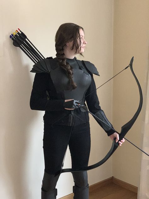 Katniss Everdeen Cosplay, Katniss Everdeen Halloween Costume, Katniss Cosplay, Mockingjay Costume, Katniss Everdeen Mockingjay, Katniss Everdeen Costume, Katniss Costume, Dystopian Movies, Hunger Games Outfits