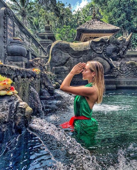 Bali Poses, Bali Photo Ideas, Bali Travel Photography, Bali Aesthetic, Bali Life, Temple Bali, Bali Baby, Water Temple, Bali Itinerary