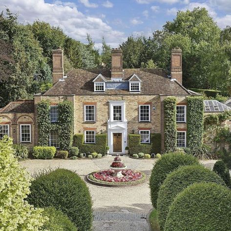 EUROPEAN ANTIQUES on Instagram: “A charming Q U E E N Anne-style country house in Cambridge⁠ via @prosperiarchitecture⁠ *⁠ *⁠ *⁠ #prosperiarchitecture #interior #landscape…” England Houses Country, Home European Style, Country Estate Homes England, New England Style Home Interior, Antique House Exterior, England House Aesthetic, Gothic Lighthouse, English Manor Houses Country Estate, Country House Uk