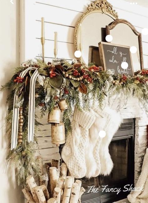 Cozy Christmas Decor, Christmas Mantle Decor, Christmas Fireplace Decor, Christmas Decor Inspiration, Christmas Mantel Decorations, Christmas Interiors, Christmas Mantle, Christmas Fireplace, Christmas Mantels