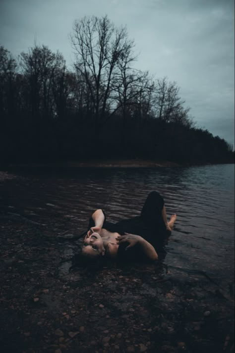 Witchy Field Photoshoot, Witchy Lake Photoshoot, Dark Lake Photoshoot, Swamp Witch Photoshoot, Dark Gothic Photoshoot, Spooky Lake Photoshoot, Plus Size Alt Photoshoot, Plus Size Witchy Photoshoot, Lake Photography Model