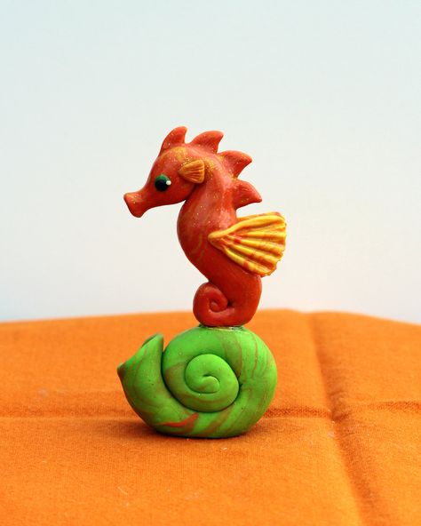 Clay Seahorse, Animal Pottery, Clay Items, Pasta Francesa, Sea Animal, Sea Horse, Diy Crafts To Do, Cute Clay, Clay Ideas