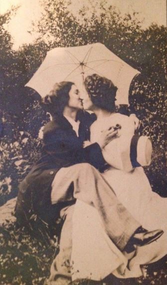 lesbians loving women in history | Homo History: Vintage Lesbian Couples Couple Vintage, Vintage Lesbian, Lgbt History, Woman Loving Woman, Vintage Couples, Female Photographers, Girls In Love, Women In History, Vintage Love