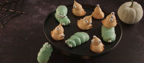 Kim-Joy’s Monster Meringues - The Great British Bake Off | The Great British Bake Off Meringue Ghost Cookies, Meringue Halloween, Monster Meringues, Kim Joy, Meringue Ghosts, Ghost Meringues, Meringue Recipes, British Bake Off Recipes, Seasonal Baking