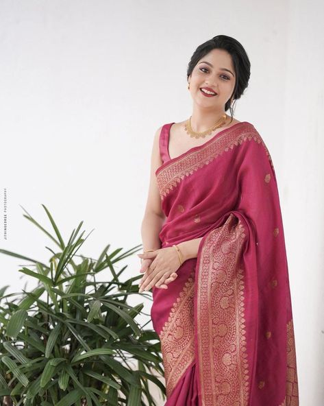 new classic exclusive saree dm my whatssapp no.9979568064 Reception Saree Look, Dark Pink Saree, Dark Pink Blouse, Engagement Saree, Formal Saree, Saree Wearing Styles, Simple Saree Designs, Fancy Sarees Party Wear, Indian Saree Blouses Designs