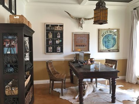 Texas inspired home office, cowhide rug, longhorn skull, rustic study ideas Western Office Inspiration, Modern Western Office Ideas, Western Office Ideas For Men, Western Theme Office, Western Office Decor Ideas Ranch, Cowboy Office Decor, Cowboy Office, Office Decor Men, Men Office Decor