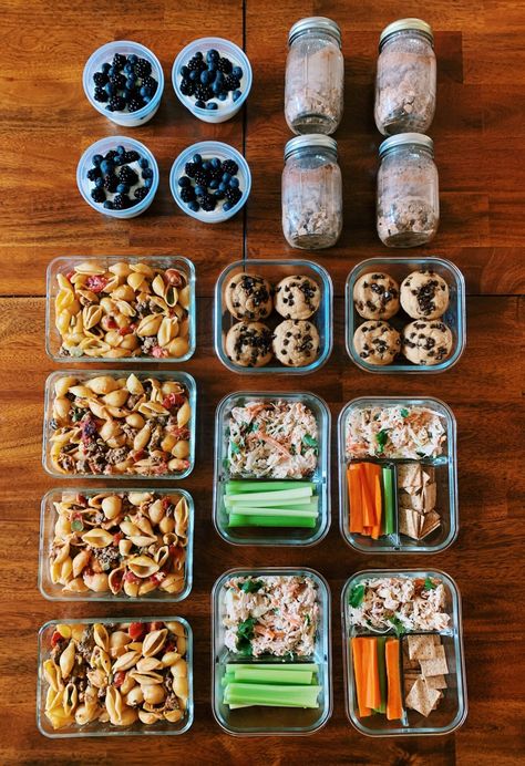 Student Athlete Meal Prep, Preparing Food For The Week, Athlete Meal Prep Ideas, Meal Prep University, Organic Meal Prep, Meal Prep Asthetic Picture, Nurse Food Prep, Meal Prep Tips For Beginners, College Athlete Meal Prep