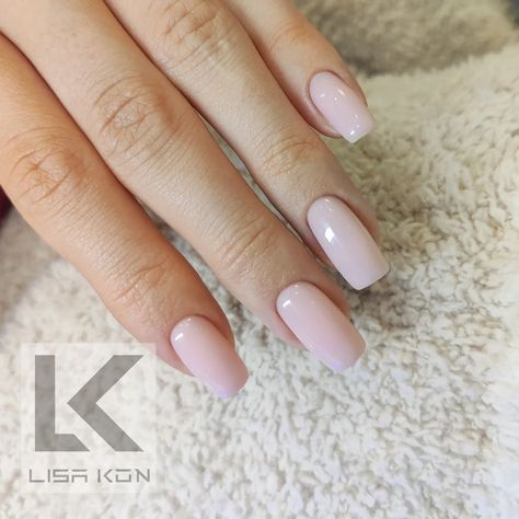 Lisa Kon Nails, Nail Colors For Pale Skin, Kylie Nails, Pale Pink Nails, Kylie Jenner Nails, Girl Nails, Kylie Jenner Style, Kylie Kristen Jenner, Keeping Up With The Kardashians