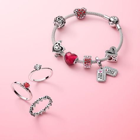 Pandora Valentines Day, Ideas For Bracelets, Pandora Valentine, Pandora Bracelet Charms Ideas, Bracelet Valentines, Valentine Poster, Jewelry Pandora, Love Coupons, Love Hug