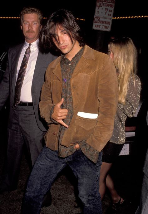 The style of original hipster Keanu Reeves in 16 vintage pictures Hair Shag, Spiky Haircut, Hairstyles 90s, Shaggy Haircut, Blond Hairstyles, Haircut 90s, Keanu Reeves Young, Hair 90s, Spiky Hairstyles