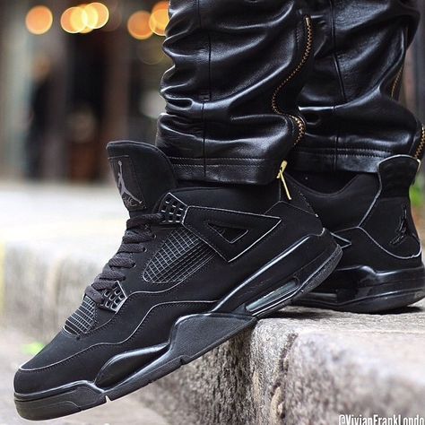 Jordan 4 Black Cat Outfit, Tenis Jordan Retro, Black Cat Outfit, Air Jordan 4 Black Cat, Retro Jordans, Air Jordan Iv, Jordan 4 Black, Sneaker Outfits, Jordan Retro 4