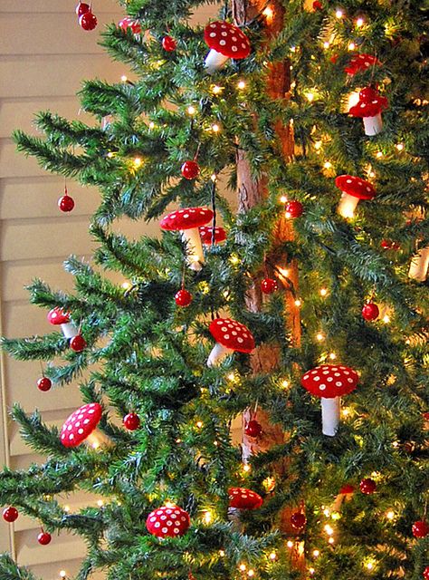 felt mushrooms made with felt "tube" and two circles of felt and cardboard circle same size as smaller circle. Woodland Christmas Decor, Christmas Traditional, Christmas Videos, Felt Mushroom, Xmas Trees, Christmas Memories, Navidad Diy, Twinkling Lights, Aesthetic Christmas