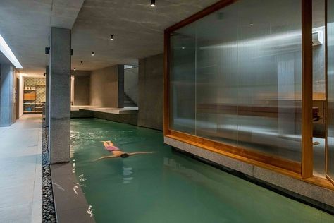 Concrete, granite stone and glass create the new underground level pool and spa at this Indian home - Decoist Basement Spa, Underground Swimming Pool, Underground Pool, Amazing Pools, Vr Chat, Apartment Pool, Piscina Interior, Indoor Pools, New Staircase