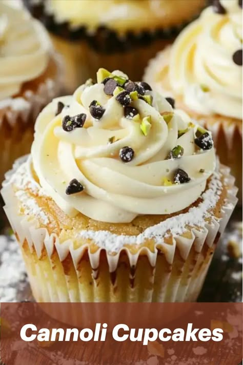 Cannoli cupcakes with mascarpone frosting, topped with powdered sugar, crushed pistachios, and mini chocolate chips, showcasing Italian flavored cupcakes and Italian desserts cupcakes. Cannoli Frosting Recipe, Italian Cupcakes, Italian Cream Cupcakes, Cannoli Recipe Easy, Cannoli Cupcakes, Cannoli Cupcake, Cupcake Desserts, Pistachio Cupcakes, Delicious Cupcakes Recipes