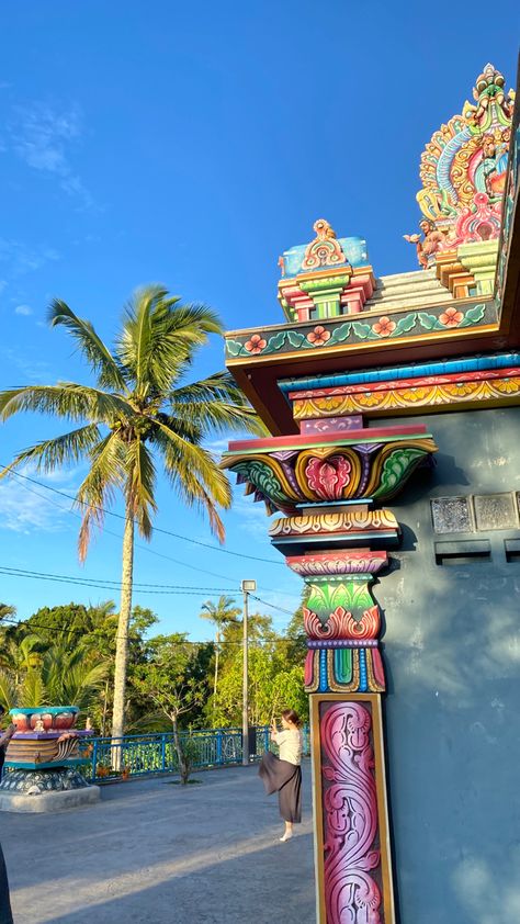 Palm trees and Hindu Temple at Penang Hill. Take a day trip from Georgetown, Malaysia to see the best views of the city, enjoy lunch and even do a canopy walk! Things to do in Penang. #traveltips #malaysia #travel #backpacking #southeastasia #tropicalgetaway #summervibes Penang Malaysia Georgetown, Penang Malaysia Aesthetic, Penang Aesthetic, Malaysia Island, Malaysia Aesthetic, Georgetown Malaysia, Penang Hill, George Town Penang, Travel Malaysia