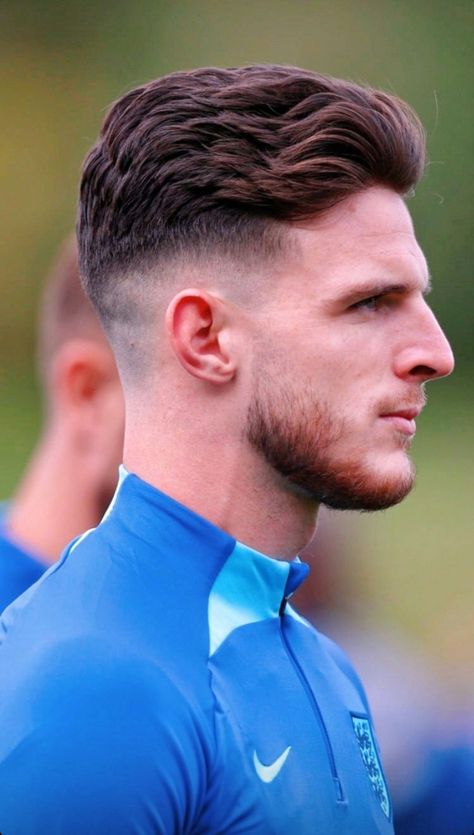 Declan Rice Arsenal, Crew Cut Haircut, Soccer Hair, Undercut Long Hair, Declan Rice, Eric Cantona, Savage Beauty, Haircut Style, Men Haircut Styles