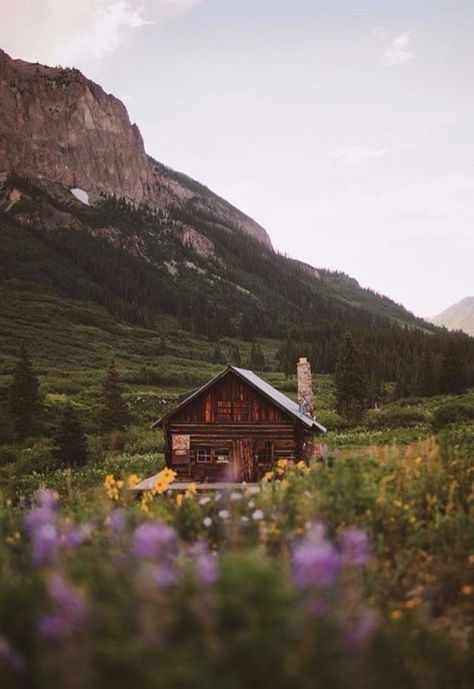 (Rowen) maureen2musings: “ Crested Butte, Colorado kellycalvillo ” Colorado Cabins, Cabin In The Mountains, Off Grid Cabin, Little Cabin, A Cabin, Small Cabin, Cabin In The Woods, Cabins And Cottages, Cabin Life