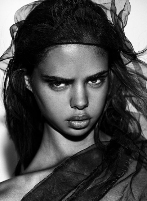 Samantha Harris is aboriginal fashion model living in Australia Samantha Harris, Australian Aboriginals, Aboriginal History, Waterfall Features, Aboriginal People, Tank Girl, People Of The World, Australian Fashion, Portrait Drawing