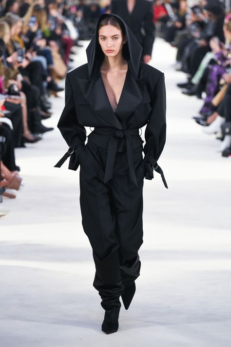 Black High Fashion Dress, Suits Runway, Couture Spring 2023, Alexander Vauthier, Jacket Runway, Paris Editorial, Women Leather Jacket, Coachella Looks, Racing Harness