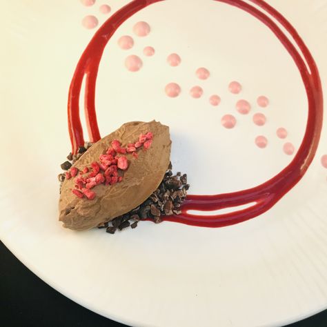 Chocolate Mousse Presentation, Raspberry Squares, Raspberry Granola, Freeze Dried Food Storage, Raspberry Cheesecake Cookies, Choc Mousse, Swedish Chocolate, Vegan Chocolate Mousse, Vegan White Chocolate