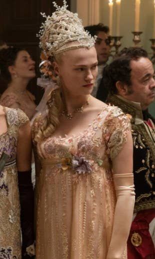 Cressida's crown: Bridgeton Themed Party Dress, Bridgerton Dresses Costume, Halloween Costumes Bridgerton, Bridgeton Ball, Bridgerton Season 3 Costumes, Bridgerton Cosplay, Bridgerton Cressida, Bridgerton Costumes, Daphne Bridgerton Actress