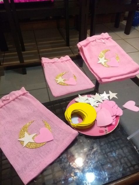 Hechas a mano para piñata de Sailor Moon Sailor Moon Birthday Ideas, Sailor Moon Goodie Bags, Sailor Moon Bday Party, Sailor Moon Birthday Party Favors, Sailor Moon Cake Pops, Sailor Moon Party Favors, Sailor Moon Themed Birthday Party, Sailor Moon Pinata, Sailor Moon Party Ideas Birthdays