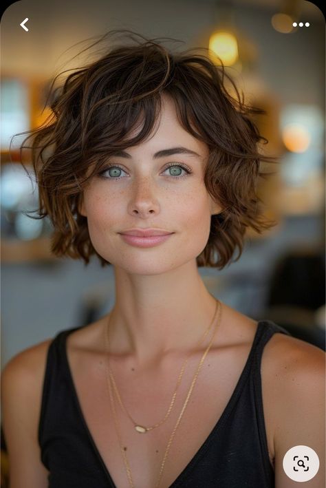 Short Hair Styles Glasses, Wavy Pixie Haircut With Bangs, Chin Length Wavy Hairstyles, Pixie Cut Ondulado, Short Thick Hair With Bangs, Olivia Benson Hair, Wavy Pixie Cut, Natural Curly Hair Cuts, Short Shag Hairstyles