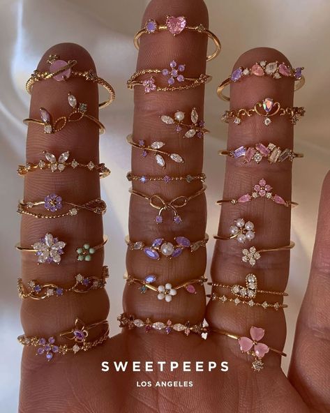 Cute Aesthetic Things To Buy, Cute Jewelry Aesthetic, Schmuck Aesthetic, Minimalist Accessories Jewellery, Aesthetic Rings, Preppy Jewelry, Pretty Jewelry Necklaces, Accessory Ideas, Minimalist Accessories