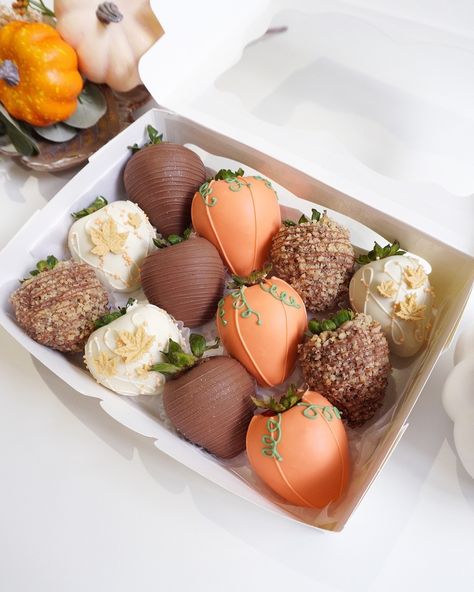 Fall is here 🍂 Can’t think of a better way to enjoy your pumpkin spice latte with anything else but these Autumn-inspired chocolate-covered strawberries! ☕️ DM to order. ✨ fully customizable, with or without nuts! 🍁 . . . #vancouver #vancouvereats #vancouvertreats #yvreats #vancouverfoodie #vancityfoodie #chocolatecoveredstrawberries #yvrstrawberries #yvrsweets #giftideas #vancouvergifts #dippedstrawberries #dippedfruit #chocoberries Acorn Chocolate Covered Strawberries, Fall Theme Chocolate Strawberries, Fall Covered Strawberries, Chocolate Covered Strawberries For Thanksgiving, Thanksgiving Themed Chocolate Covered Strawberries, Fall Chocolate Strawberries, Chocolate Covered Strawberries Thanksgiving Theme, Thanksgiving Chocolate Covered Strawberries, Thanksgiving Chocolate Covered Treats