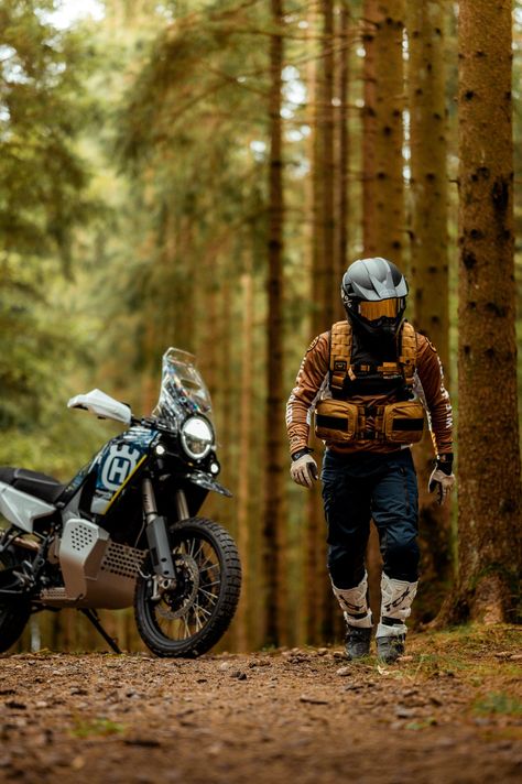 Photography Motorcycle, Man Vs Nature, Biker Photography, Biker Fashion, Bike Bmw, Bmw Scrambler, Adventure Motorcycle, Indian Flag, Men Photography