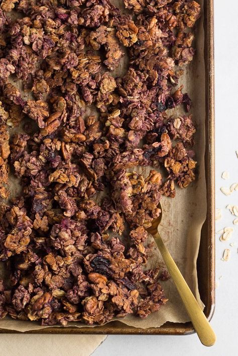 Berry Granola, Pumpkin Spice Pecans, Oil Free Vegan Recipes, Berry Compote, Spiced Pecans, Oil Free Vegan, Vegan Healthy, Healthy Oils, Granola Recipes