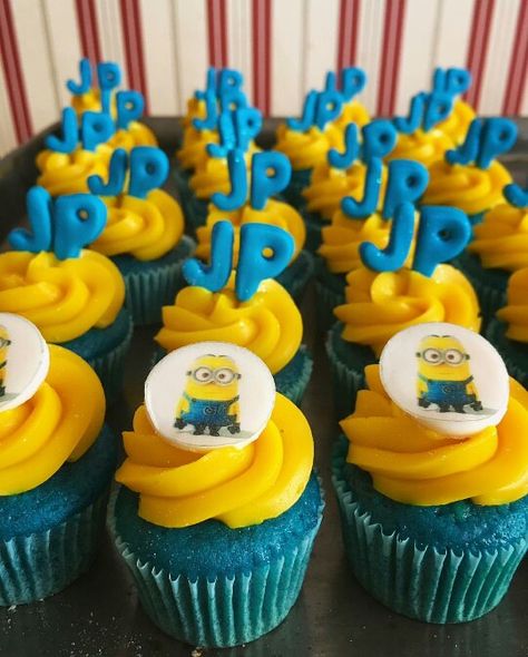 Minions Cupcakes, Minions Birthday Cake, Cupcake Minions, Minions Treat Table, Minion Cakesicles, Minion Birthday Treats, Girl Minion Birthday Party, Despicable Me Cupcakes, Minion Birthday Party Cake Cupcakes