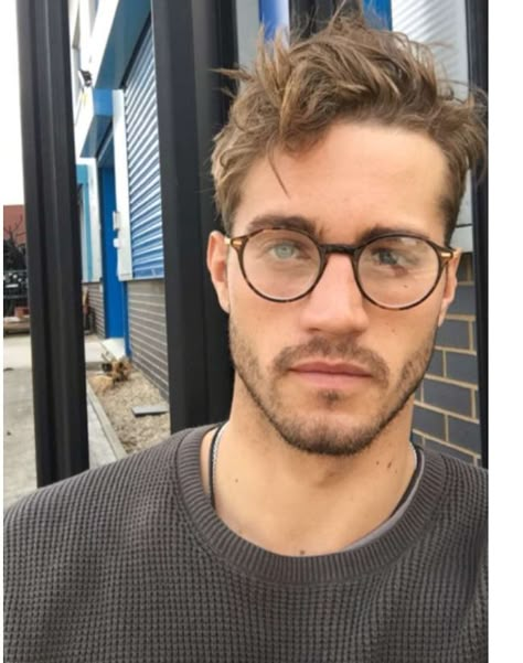 Brunette Man With Glasses, Glasses For Oval Faces Men, Man Glasses Style, Aesthetic Glasses Men, Men’s Glasses 2023, Old Money Glasses Men, Round Face Glasses Frames Men, Men With Round Glasses, Men’s Glasses Trendy