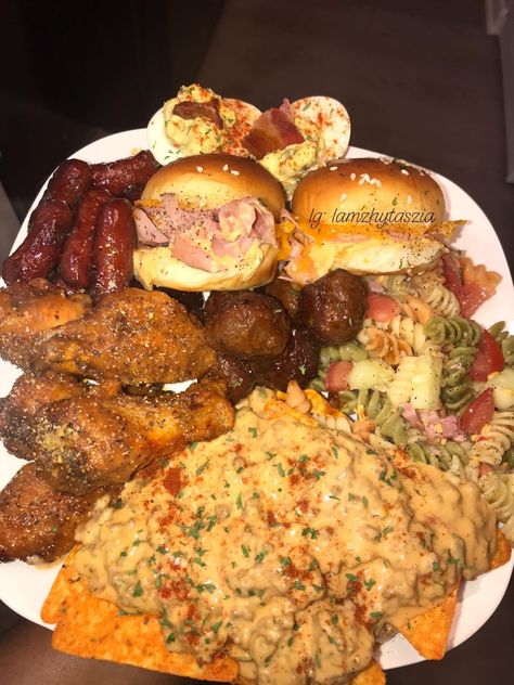 Thanksgiving Food Ideas Black People, Birthday Party Food Black People, Baby Shower Food Black People, White People Food, Food Black People, Food Craving Chart, The Life I Want, Food World, Life I Want