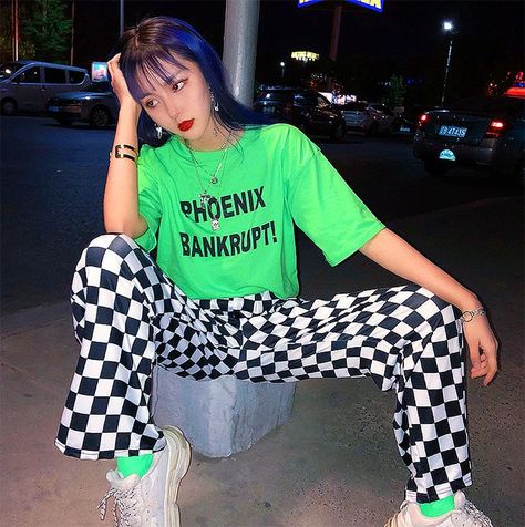 83e8ef518174e1eb6be4a0778d050c9ddesc50899670ri Checkerboard Pants, Black And White Pants, Trouser Outfit, Checkered Pants, Mode Chanel, Casual Wide Leg Pants, Grunge Look, 90s Grunge, Straight Trousers