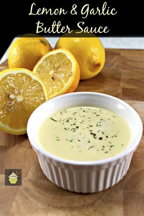 Lemon and Garlic Butter Sauce. This is delicious served with seafood, fish, chicken or pork. Very easy and quick to make too! Lemon Garlic Butter Sauce, Resep Salad, Lemon Butter Sauce, Sauces And Dips, Queso Dip, Garlic Butter Sauce, Sauces And Dressings, Lemon Sauce, Savory Sauce