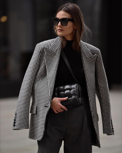 Gray Checkered Blazer Outfit, Oversize Houndstooth Blazer Outfit, Dogstooth Blazer Outfit, Black And White Checked Blazer Outfit, Black Checkered Blazer Outfit, Black Houndstooth Blazer Outfit, Oversized Houndstooth Blazer Outfit, Black And White Houndstooth Blazer, White And Black Blazer Outfit