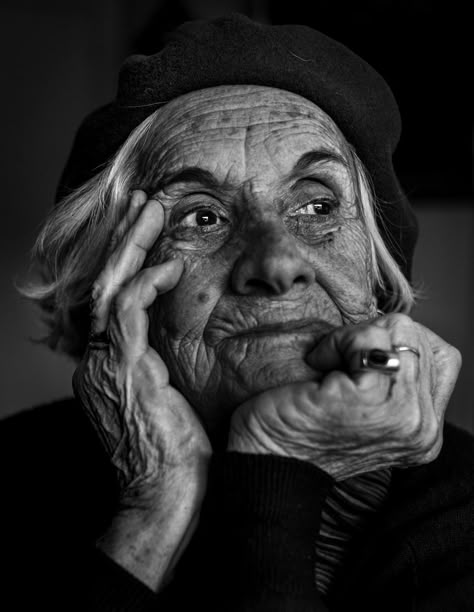 Wrinkles Photography, Person Photography, Bd Art, Old Faces, Emotional Photography, Old Woman, A Level Art, Shooting Photo, Black And White Portraits