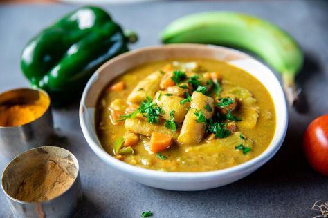 Tanzanian Banana Curry 🍌 "Jambo!" Green Banana Recipes, Plantain Soup, Fried Yam, Banana Soup, Pounded Yam, Jasmine Hemsley, Banana Curry, Unripe Banana, Plantain Recipes