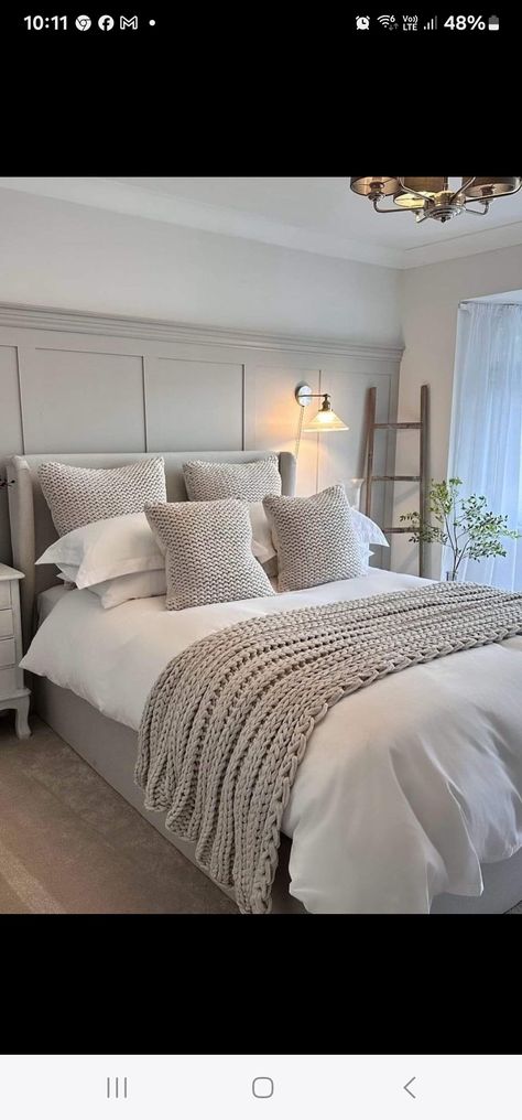 Bedroom No Windows, Beige Bedroom Decor, Sage Green Bedroom, Bedroom Ambiance, Cottage Living Rooms, Bedroom Decor Inspiration, Bedroom Renovation, Room Makeover Bedroom, Dream House Interior