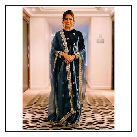 Sabyasachi Mukherjee on Instagram: “Ishika Mohan Motwane @ishikamohanmotwane in Sabyasachi clothing for the 47th International Emmy Awards in New York @iemmys…” Wedding Decor Trends, Velvet Outfits, Sabyasachi Collection, Custom Jewelry Ideas, Sabyasachi Mukherjee, Velvet Saree, Mehendi Outfits, Velvet Dress Designs, Velvet Suit