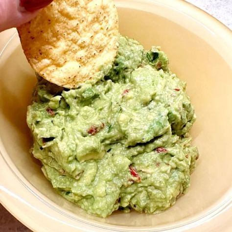 Holy Guacamole Homemade Guac, Mexican Dips, Salsa Sauce, Holy Guacamole, Mexican Recipes, Basic Recipes, Tortilla Chips, Vegan Paleo, Yummy Appetizers