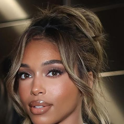 Lori Harvey Daily Updates 🤍 on Instagram: "🤍 @loriharvey at the “FIGHT NIGHT: THE MILLION DOLLAR HEIST” premiere in NYC.  #loriharvey #explore #fightnight" Lori Harvey Side Part, Lori Harvey Blonde Hair, Lori Harvey Style Hair, Lori Harvey Braids, Lori Harvey Hairstyles, Lori Harvey Jamaica, Lori Harvey Makeup, Lori Harvey Hair, Elegant Girl Aesthetic