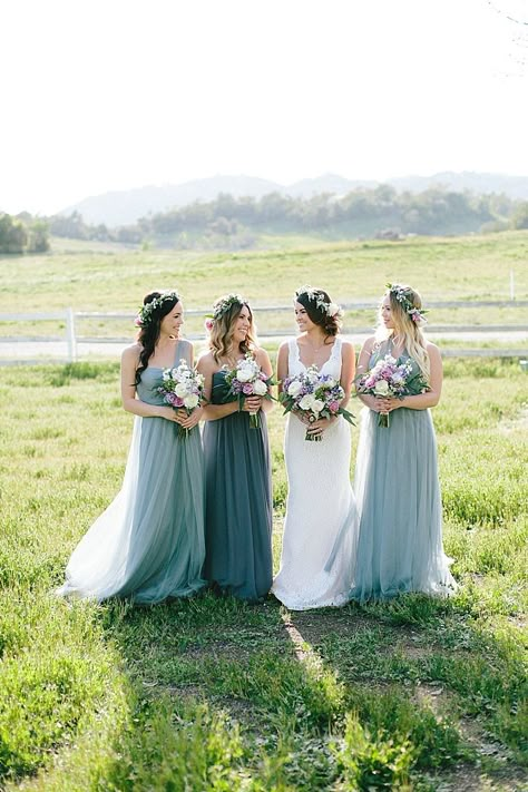 Bridesmaid Brunch, Women Standing, Brunch Fashion, Bridesmaid Inspiration, Mismatched Bridesmaids, Bridesmaid Dress Colors, Shabby Chic Vintage, Bridesmaid Style, Bridesmaids And Groomsmen